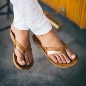 Olukai leather sandals, barely worn! Size 8.